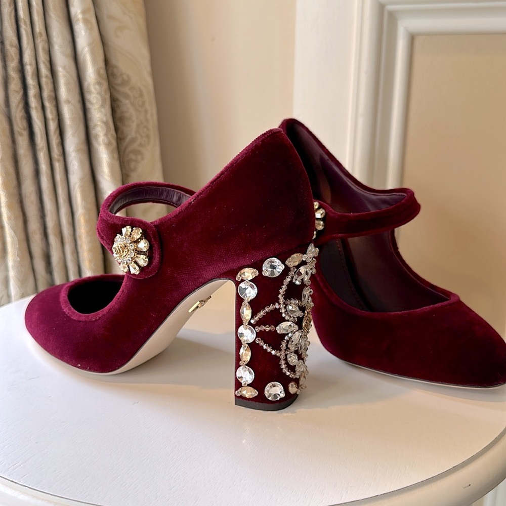 Dolce & Gabbana Crystal Embellished Mary Jane Velvet Pumps Velvet Siz 37IT /US7